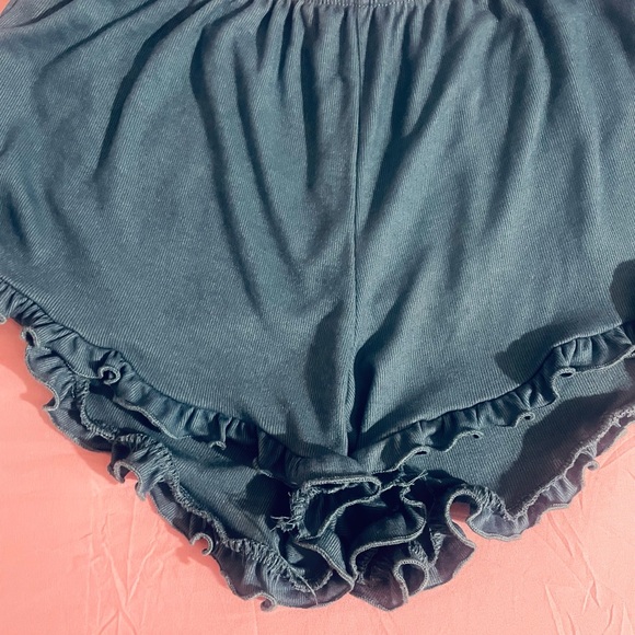 Honey Punch Cheeky Ruffled Shorts 💙💙💙 Size Small - Picture 7 of 11